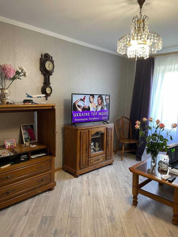 Long term rent 2 bedroom-(s) apartment Revutskoho Street 19/1