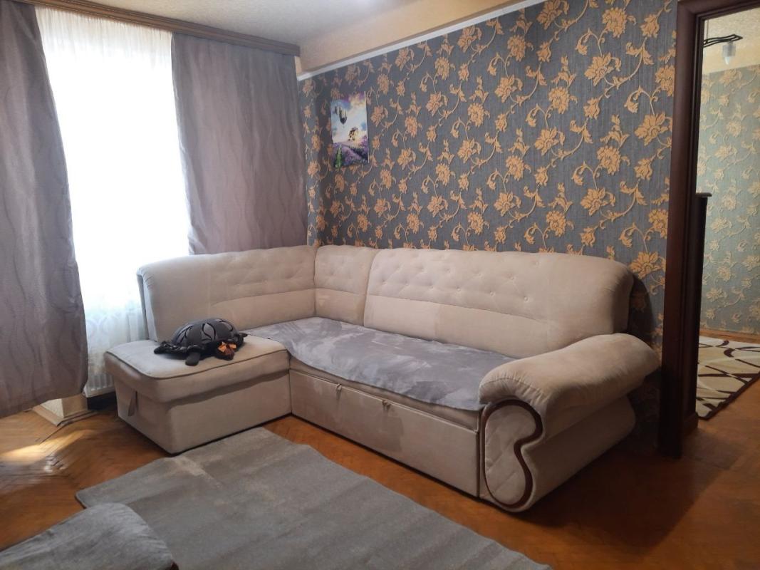 Long term rent 2 bedroom-(s) apartment Entuziastiv Street 15