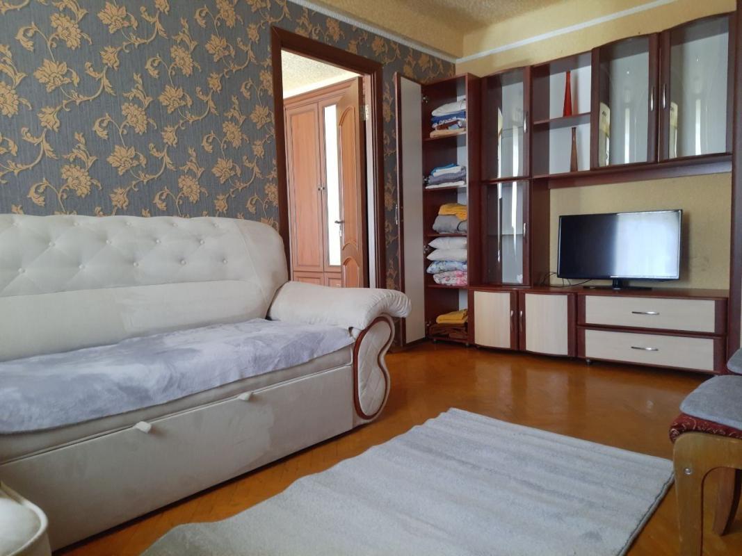 Long term rent 2 bedroom-(s) apartment Entuziastiv Street 15