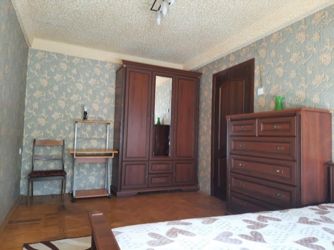 Long term rent 2 bedroom-(s) apartment Entuziastiv Street 15