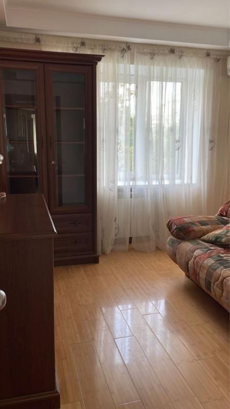 Long term rent 3 bedroom-(s) apartment Entuziastiv Street 45/1