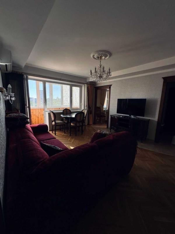 Long term rent 3 bedroom-(s) apartment Olesia Honchara Street 80/3