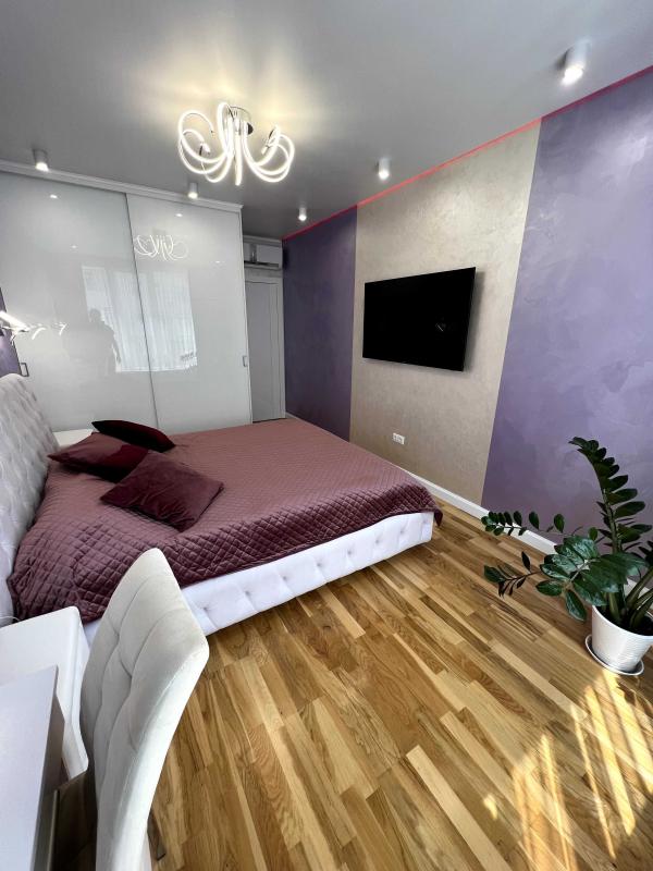 Long term rent 3 bedroom-(s) apartment Mytropolyta Vasylia Lypkivskoho Street (Urytskoho Street) 33а