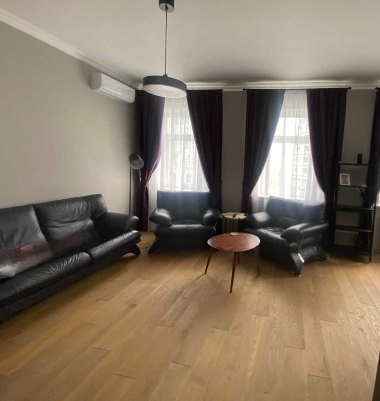 Long term rent 2 bedroom-(s) apartment Ivana Mazepy Street (Sichnevoho Povstannia Street) 14