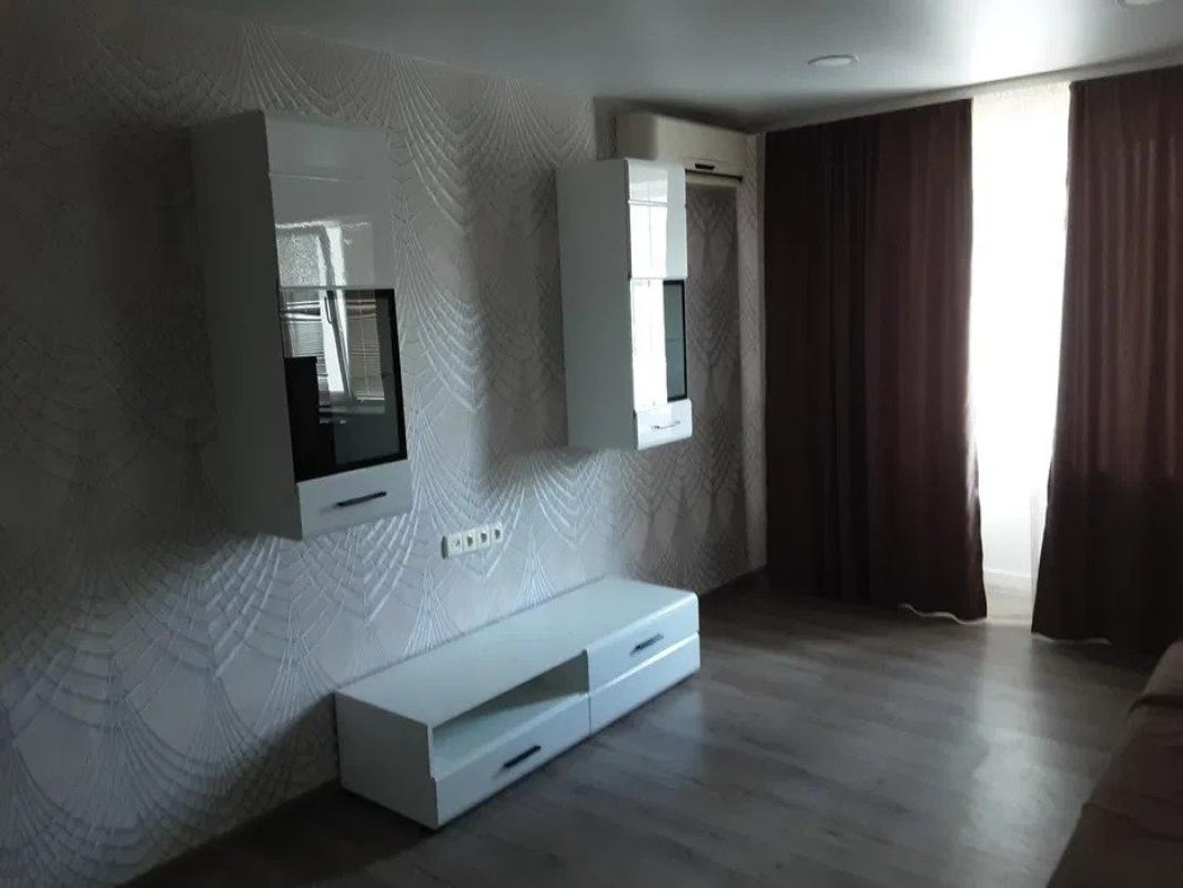 Long term rent 1 bedroom-(s) apartment Yuriia Haharina Avenue 72