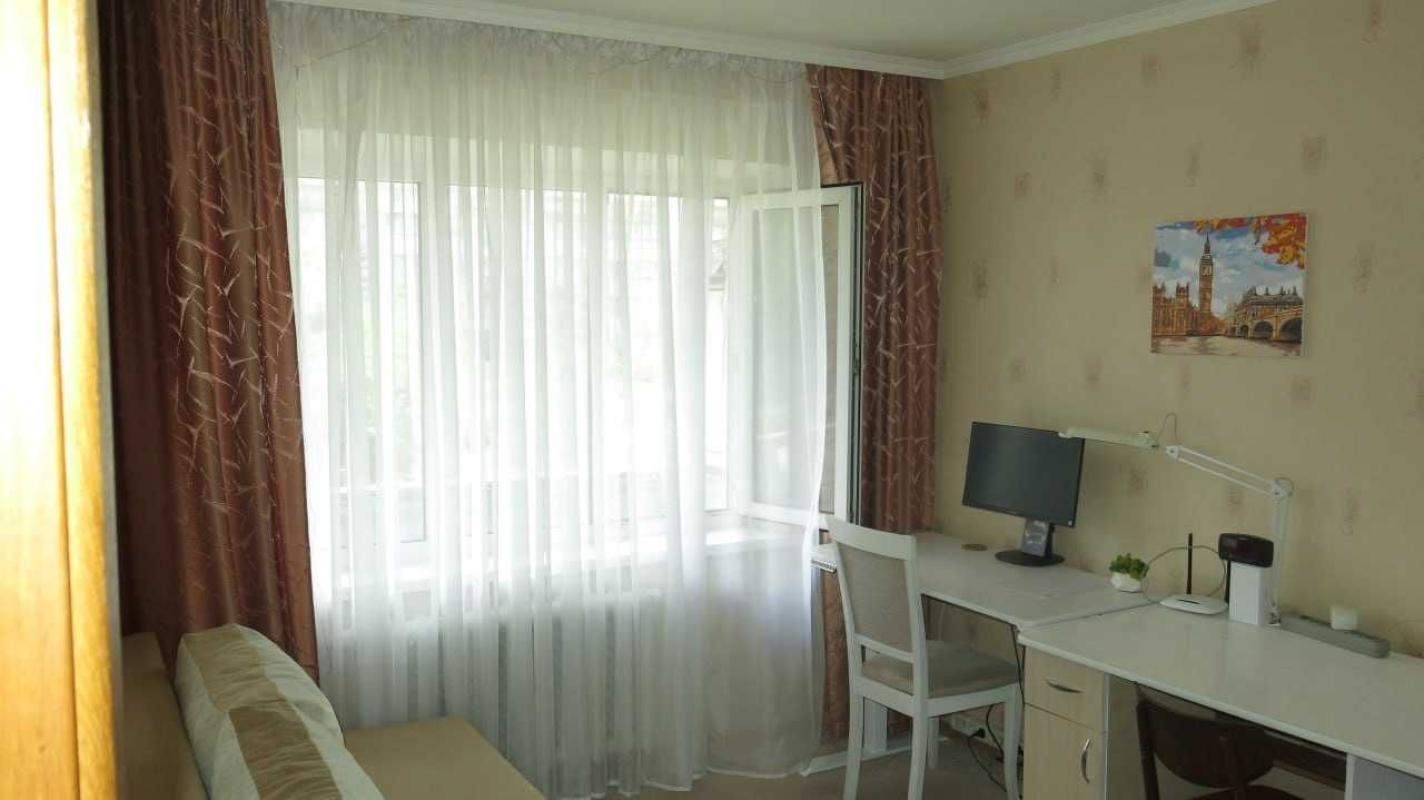 Продажа 3 комнатной квартиры 60 кв. м, Ивана Миколайчука ул. (Серафимовича) 19а