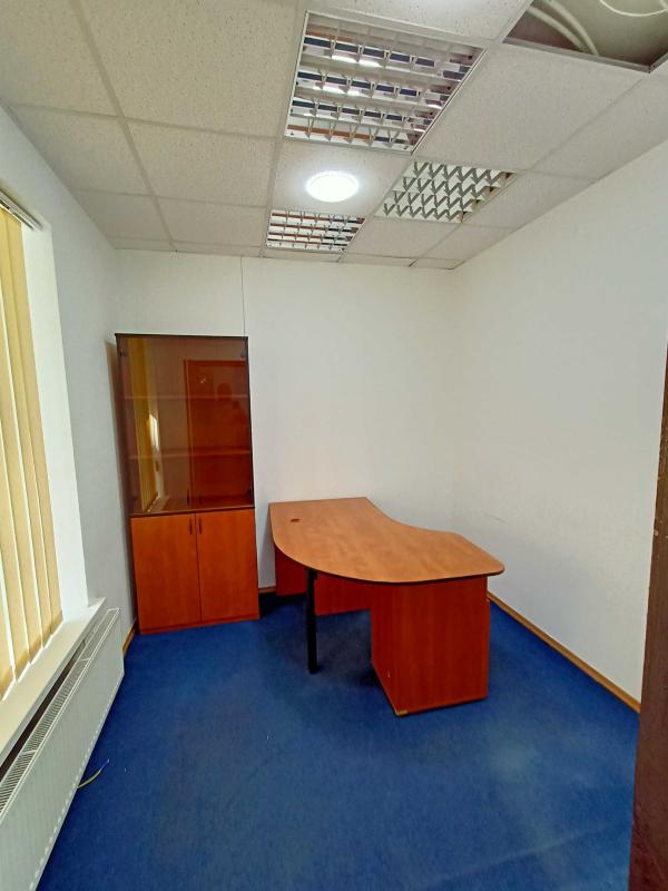 Long term rent 3 bedroom-(s) apartment Shota Rustaveli Street 20
