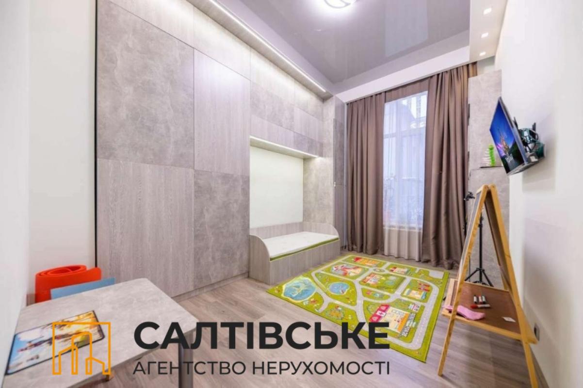 Продаж 4 кімнатної квартири 105 кв. м, Новоолександрівська вул.