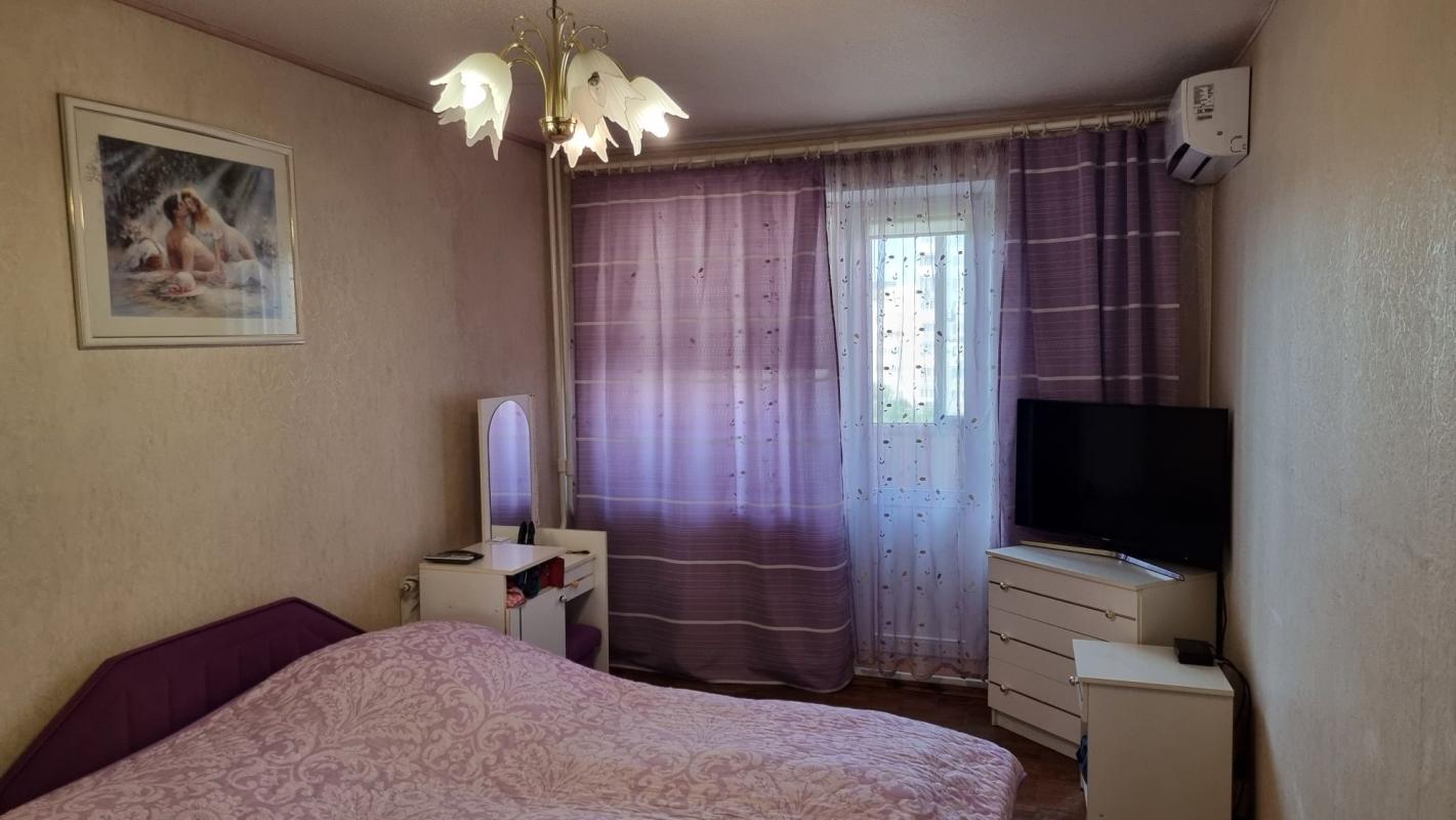 Sale 3 bedroom-(s) apartment 70 sq. m., Demiivska Street 45а