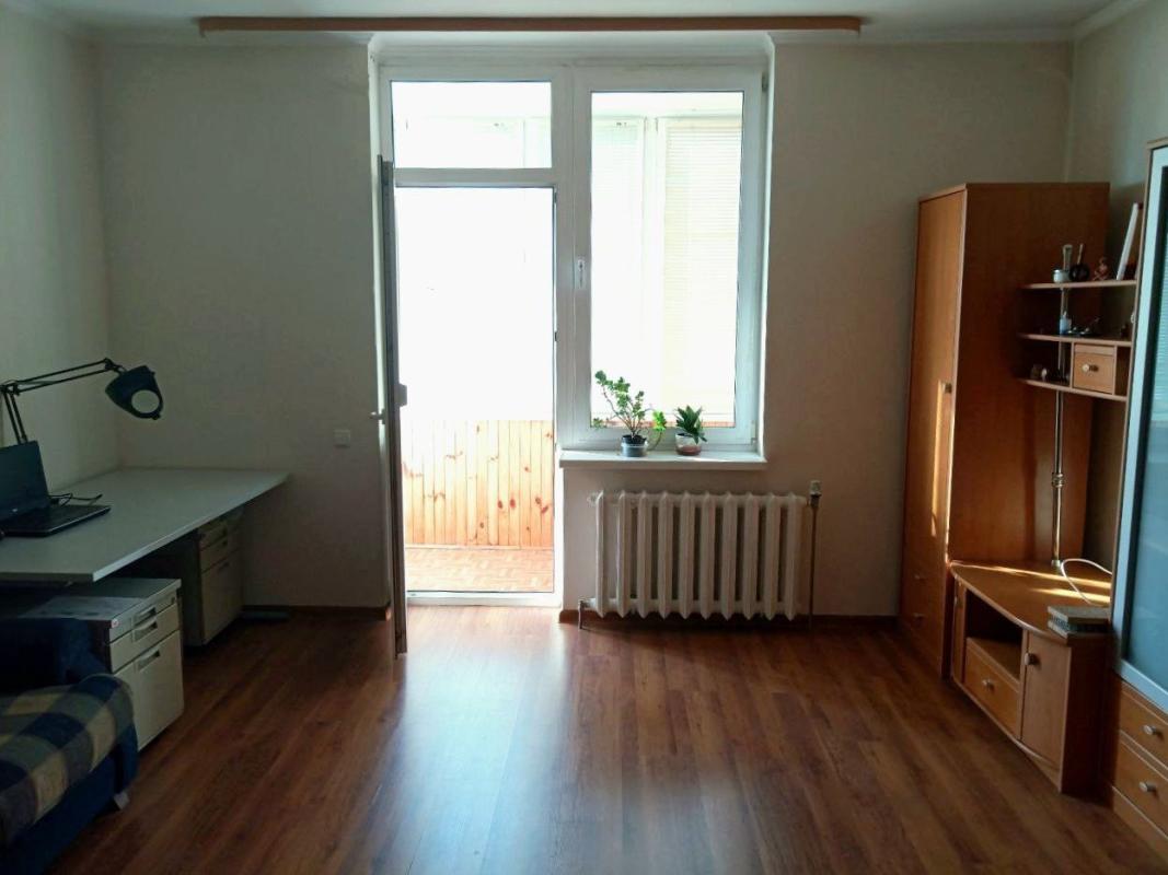 Продаж 2 кімнатної квартири 75 кв. м, Харківське шосе 152
