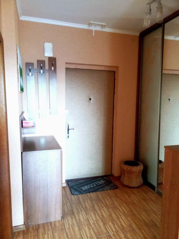 Продаж 2 кімнатної квартири 75 кв. м, Харківське шосе 152