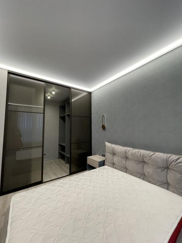 Long term rent 2 bedroom-(s) apartment Novhorodska Street 46