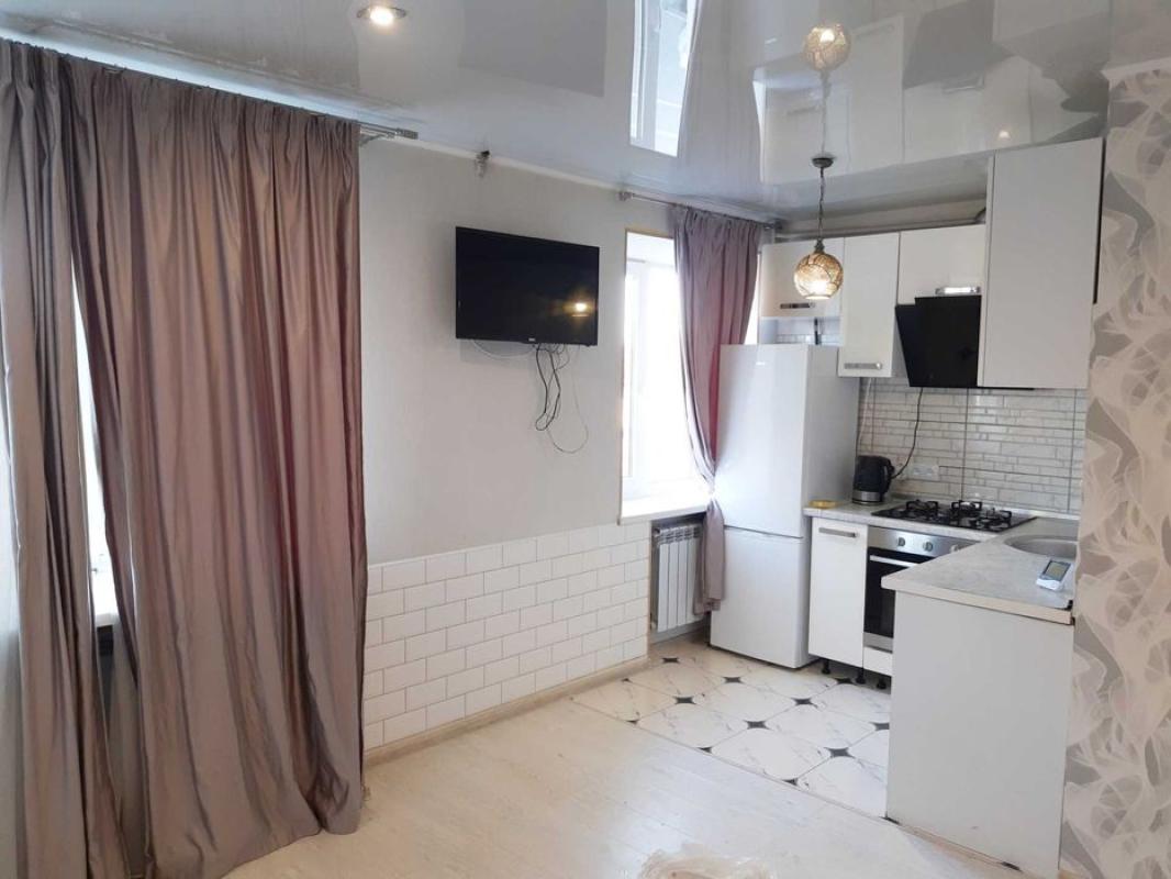 Long term rent 1 bedroom-(s) apartment Kharkivska Embarkment 9