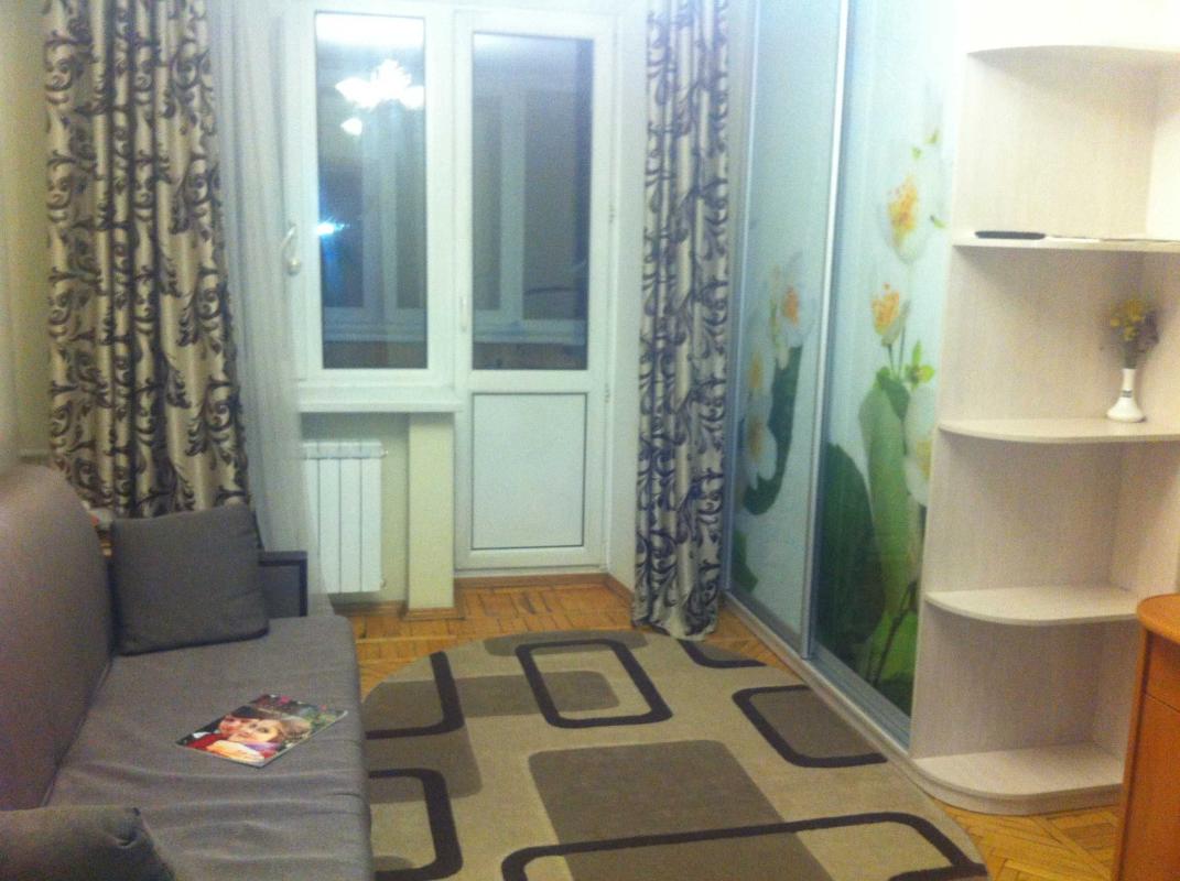 Long term rent 2 bedroom-(s) apartment Hospitalna Street 2