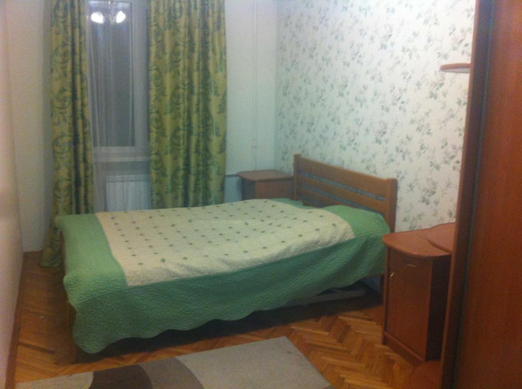 Long term rent 2 bedroom-(s) apartment Hospitalna Street 2