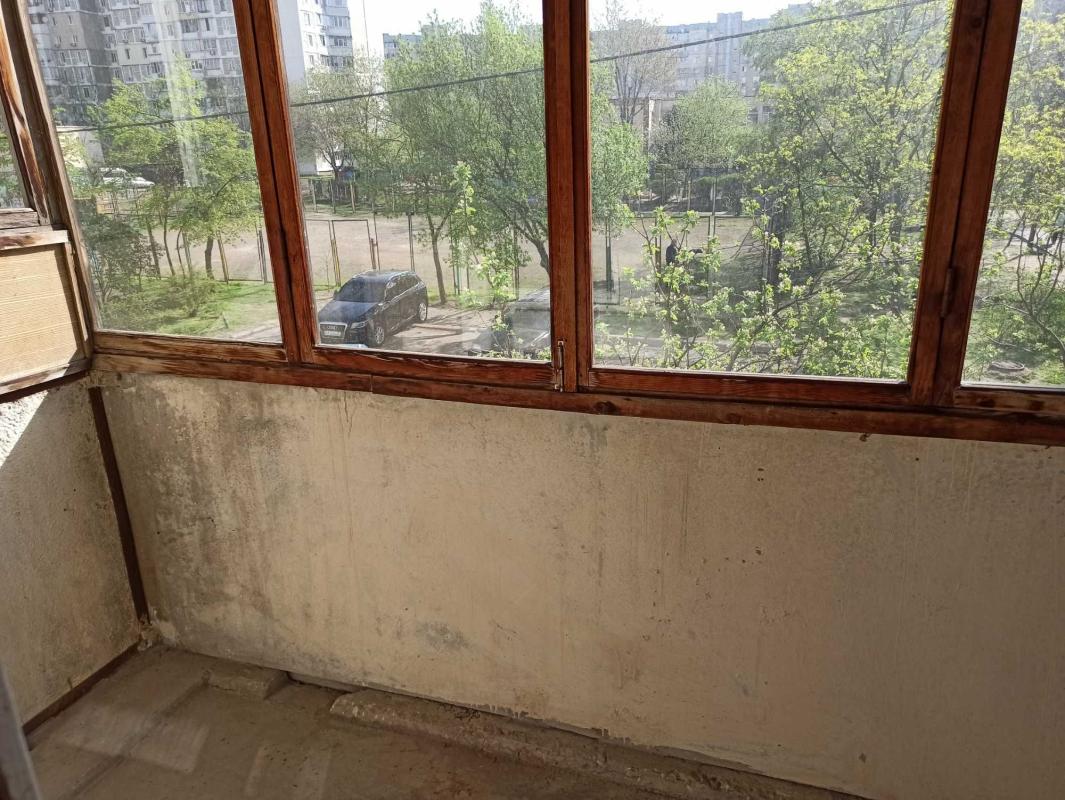 Sale 4 bedroom-(s) apartment 100 sq. m., Revutskoho Street 18а
