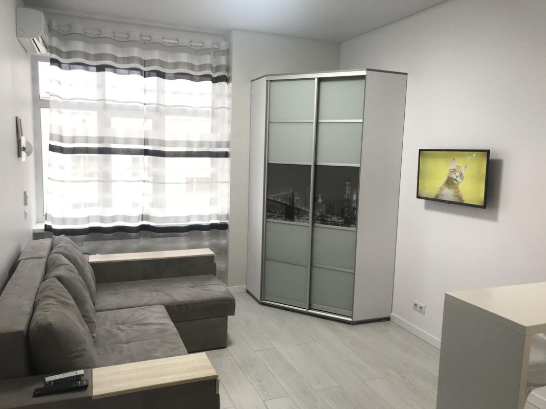 Long term rent 1 bedroom-(s) apartment Yevhena Konovaltsia Street (Schorsa Street) 36А