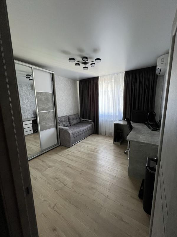 Sale 4 bedroom-(s) apartment 80 sq. m., Saltivske Highway 246