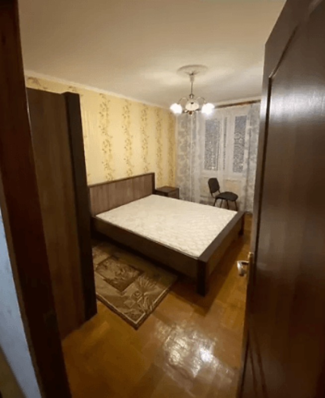 Long term rent 3 bedroom-(s) apartment Vladyslava Zubenka street (Tymurivtsiv Street) 17