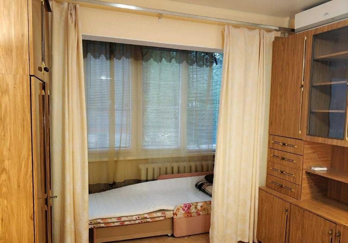 Long term rent 1 bedroom-(s) apartment Yevhena Sverstiuka Street 8а