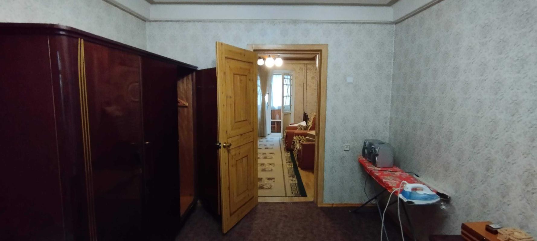 Long term rent 3 bedroom-(s) apartment Kavkazka Street 9