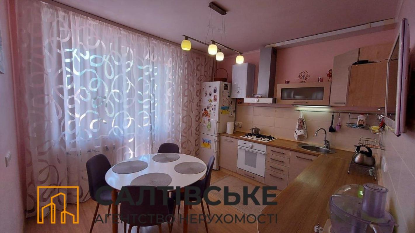 Продаж 2 кімнатної квартири 76 кв. м, Кричевського вул. 32