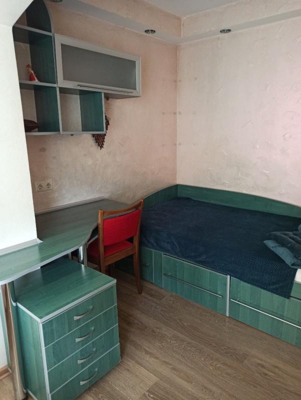 Long term rent 3 bedroom-(s) apartment Beresteiska Avenue (Peremohy Avenue) 19