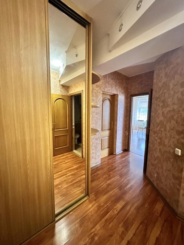 Довгострокова оренда 2 кімнатної квартири Дмитрівська вул. 45