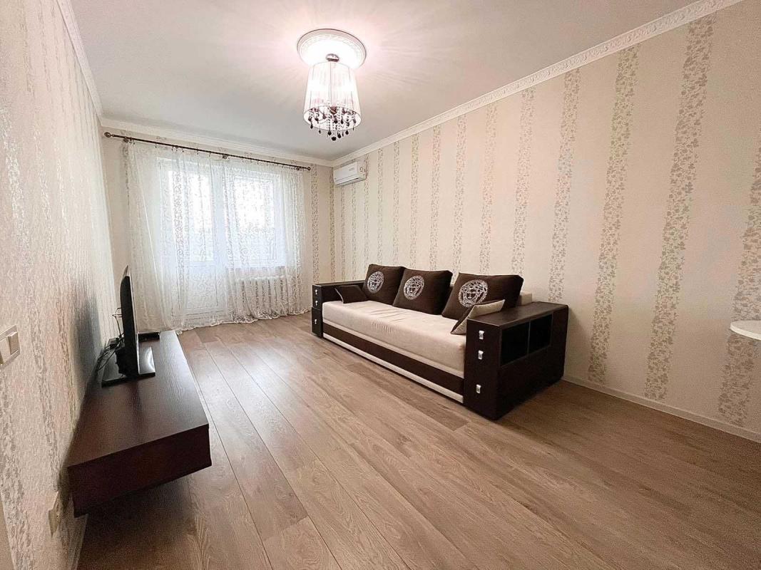 Long term rent 2 bedroom-(s) apartment Petra Hryhorenka Avenue 16