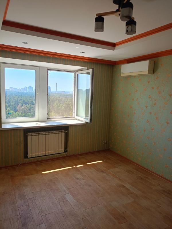 Long term rent 4 bedroom-(s) apartment Vidpochynku Street 12