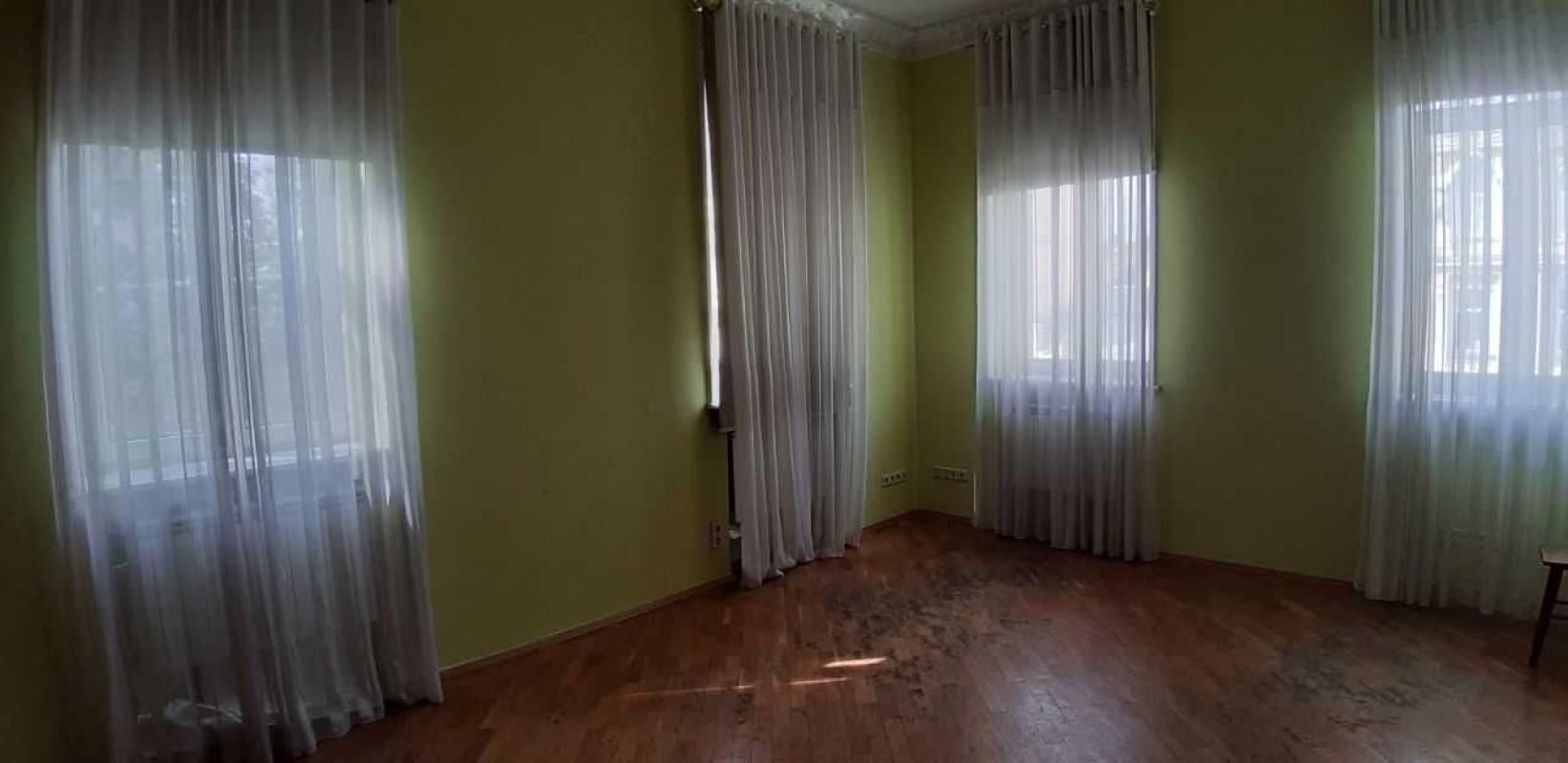 Продажа 3 комнатной квартиры 98 кв. м, Богдана Хмельницкого ул.