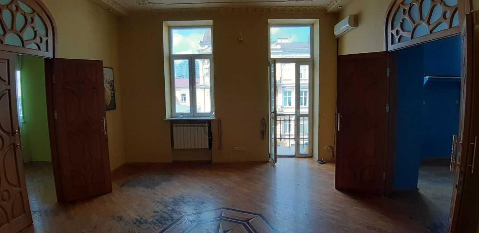 Продаж 3 кімнатної квартири 98 кв. м, Богдана Хмельницького вул.