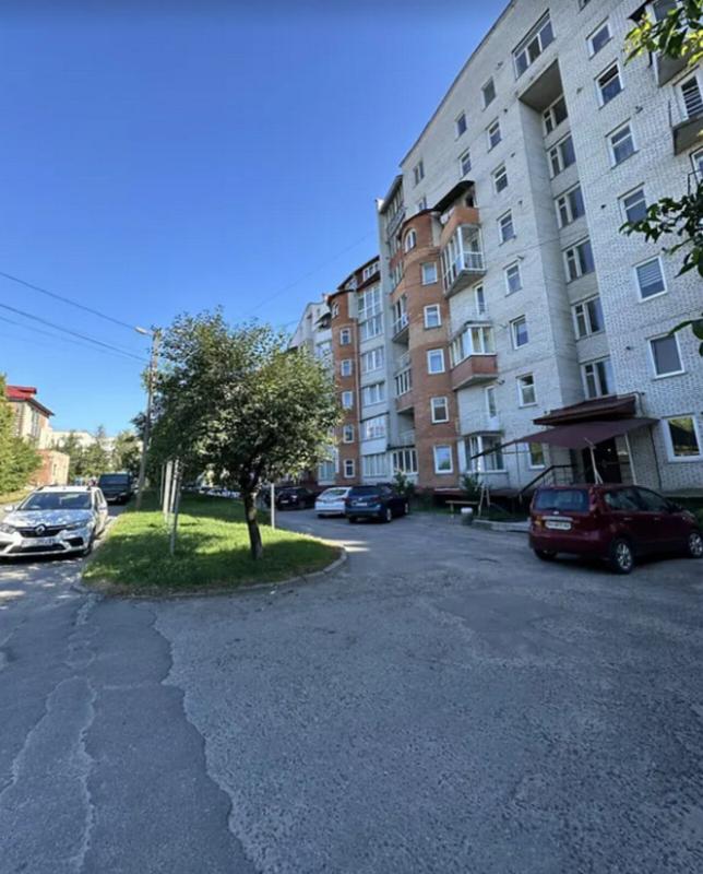 Продажа 3 комнатной квартиры 80 кв. м, Черновицкая ул. 15