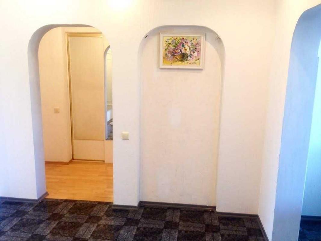 Продаж 3 кімнатної квартири 74 кв. м, Панаса Мирного вул. 13
