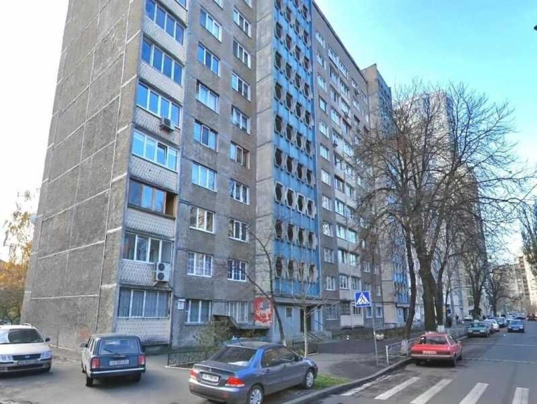 Продажа 3 комнатной квартиры 74 кв. м, Панаса Мирного ул. 13