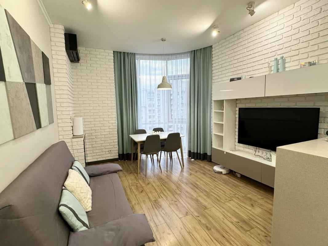 Sale 2 bedroom-(s) apartment 50 sq. m., Andriia Verkhohliada Street (Mykhaila Drahomyrova Street) 2а