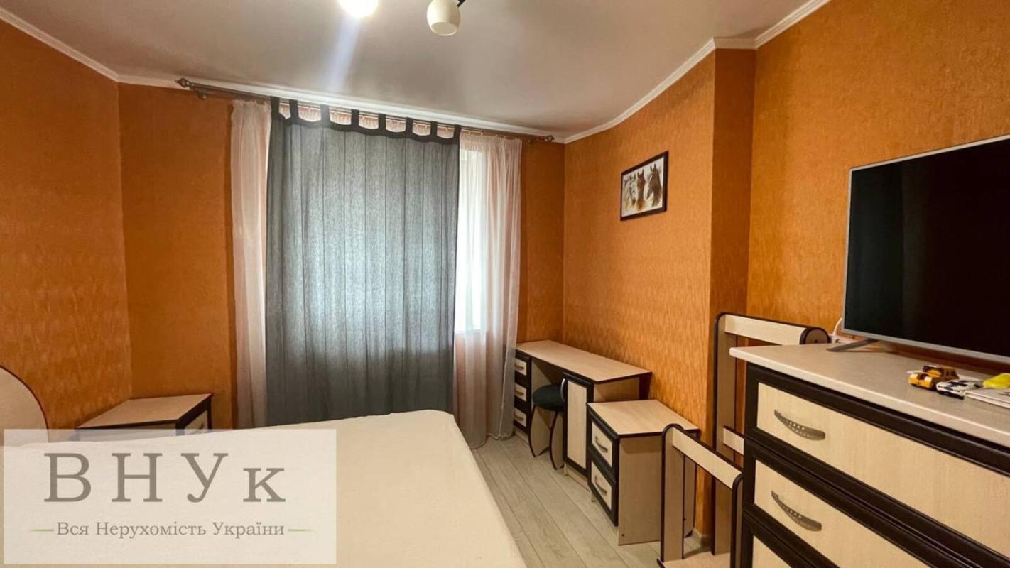 Продаж 3 кімнатної квартири 80 кв. м, Чернівецька вул. (Пензенська) 4