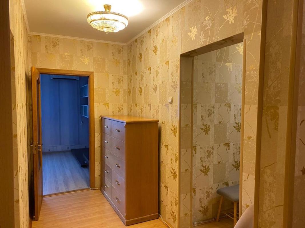 Long term rent 2 bedroom-(s) apartment Larysy Rudenko Street 10г