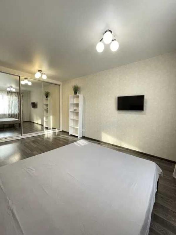 Long term rent 1 bedroom-(s) apartment Sofii Rusovoi Street