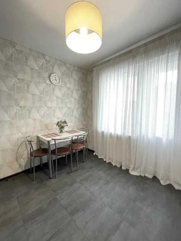 Долгосрочная аренда 1 комнатной квартиры Софии Русовой ул.