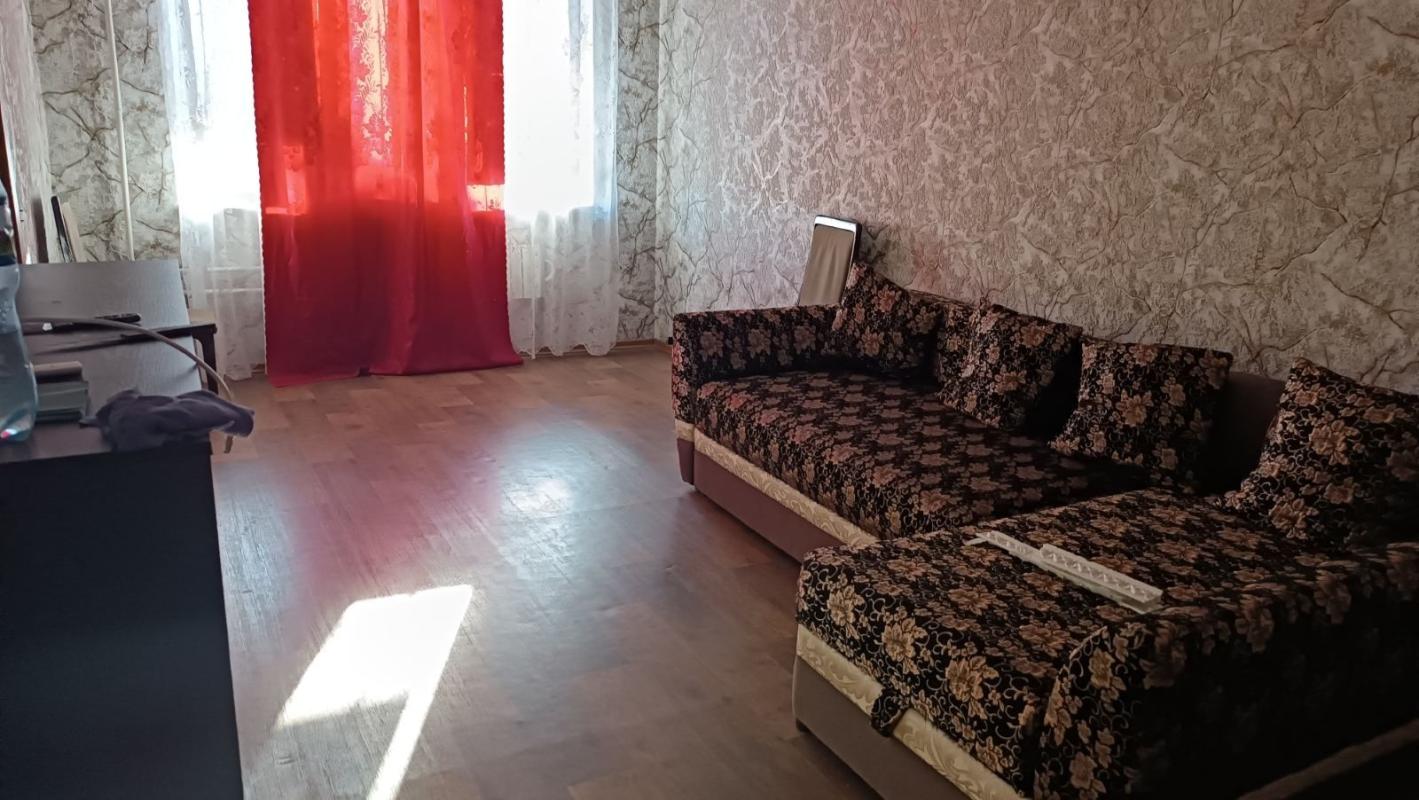 Long term rent 3 bedroom-(s) apartment Amosova Street 1