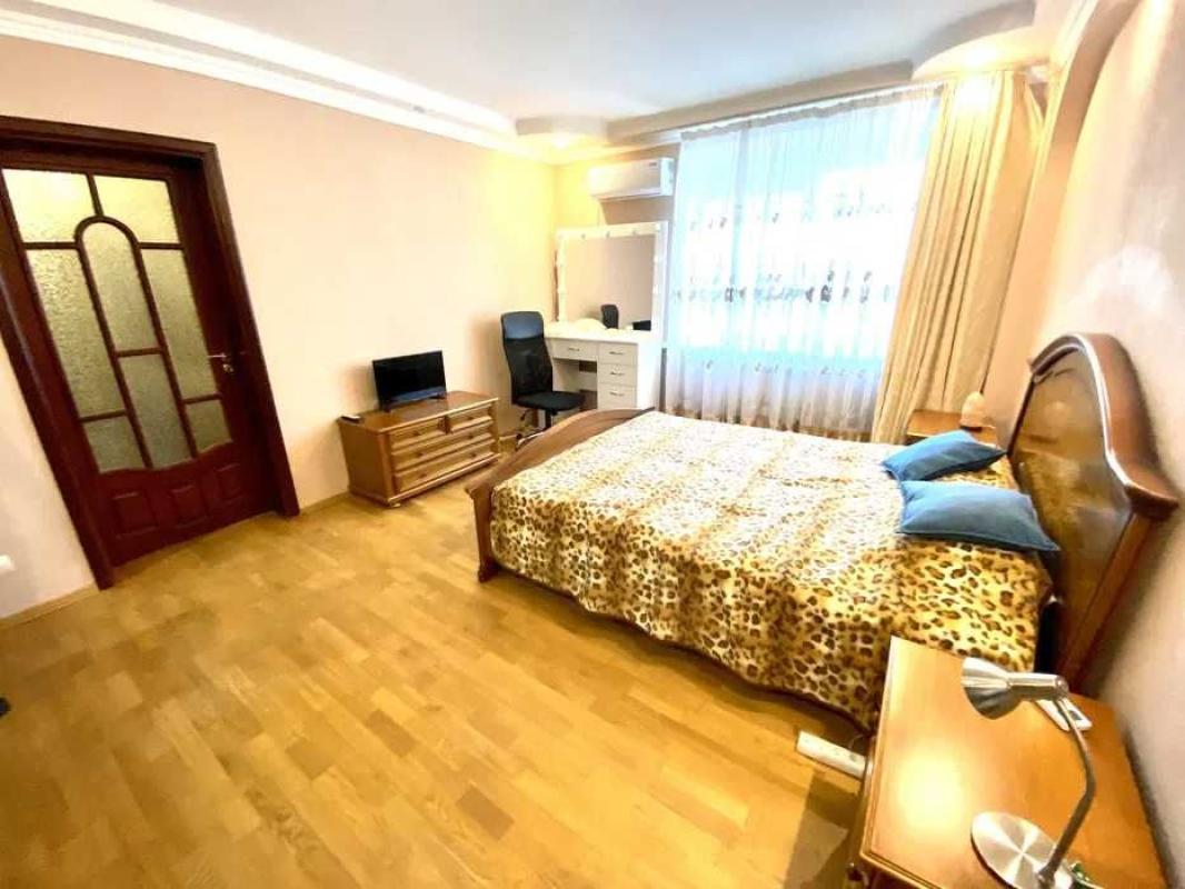 Long term rent 2 bedroom-(s) apartment Sviatoshynska Street 1