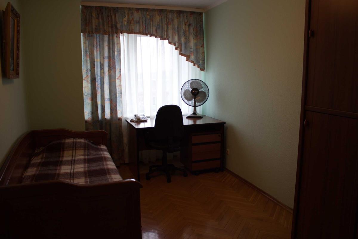 Long term rent 3 bedroom-(s) apartment Zvirinetska Street 61а