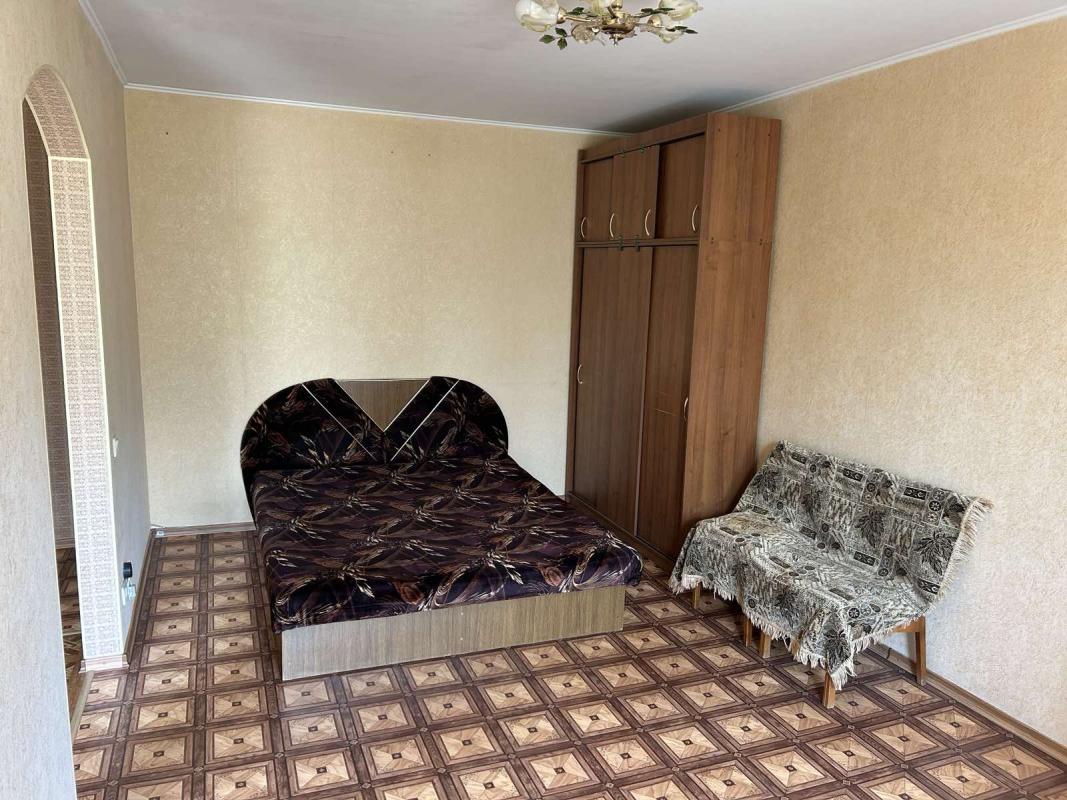 Long term rent 1 bedroom-(s) apartment Zhasminovyi Boulevard (Petra Slynka Street) 6б