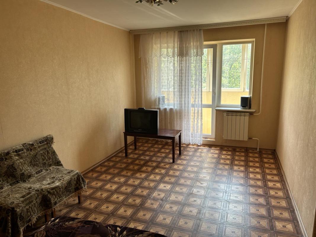 Long term rent 1 bedroom-(s) apartment Zhasminovyi Boulevard (Petra Slynka Street) 6б