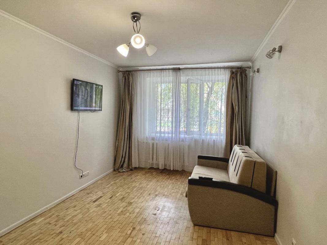 Sale 1 bedroom-(s) apartment 30 sq. m., Novodarnytska Street 27