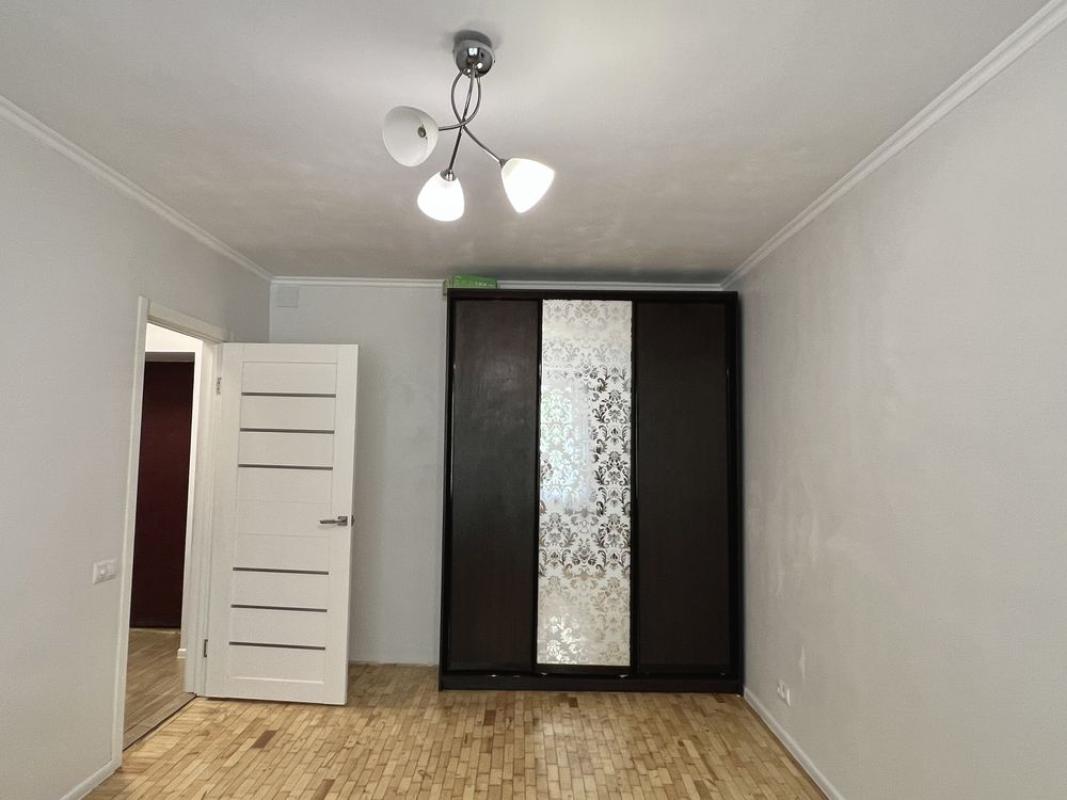 Sale 1 bedroom-(s) apartment 30 sq. m., Novodarnytska Street 27