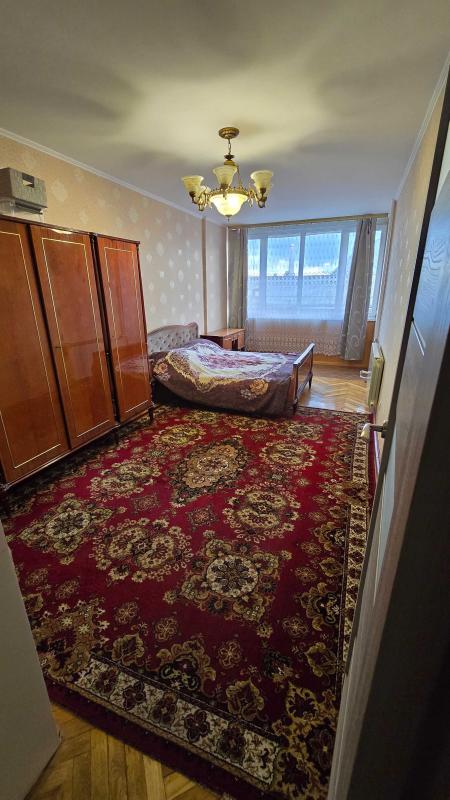 Long term rent 3 bedroom-(s) apartment Dmytrivska Street 2