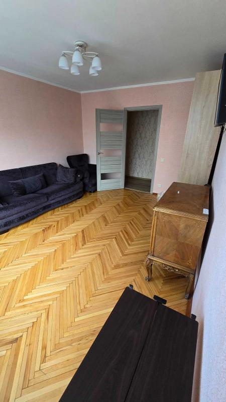 Долгосрочная аренда 3 комнатной квартиры Дмитриевская ул. 2