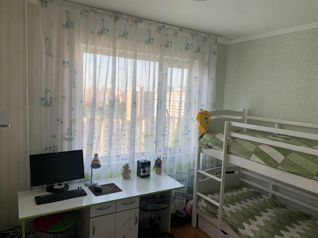 Продаж 2 кімнатної квартири 54 кв. м, Харківське шосе 172а